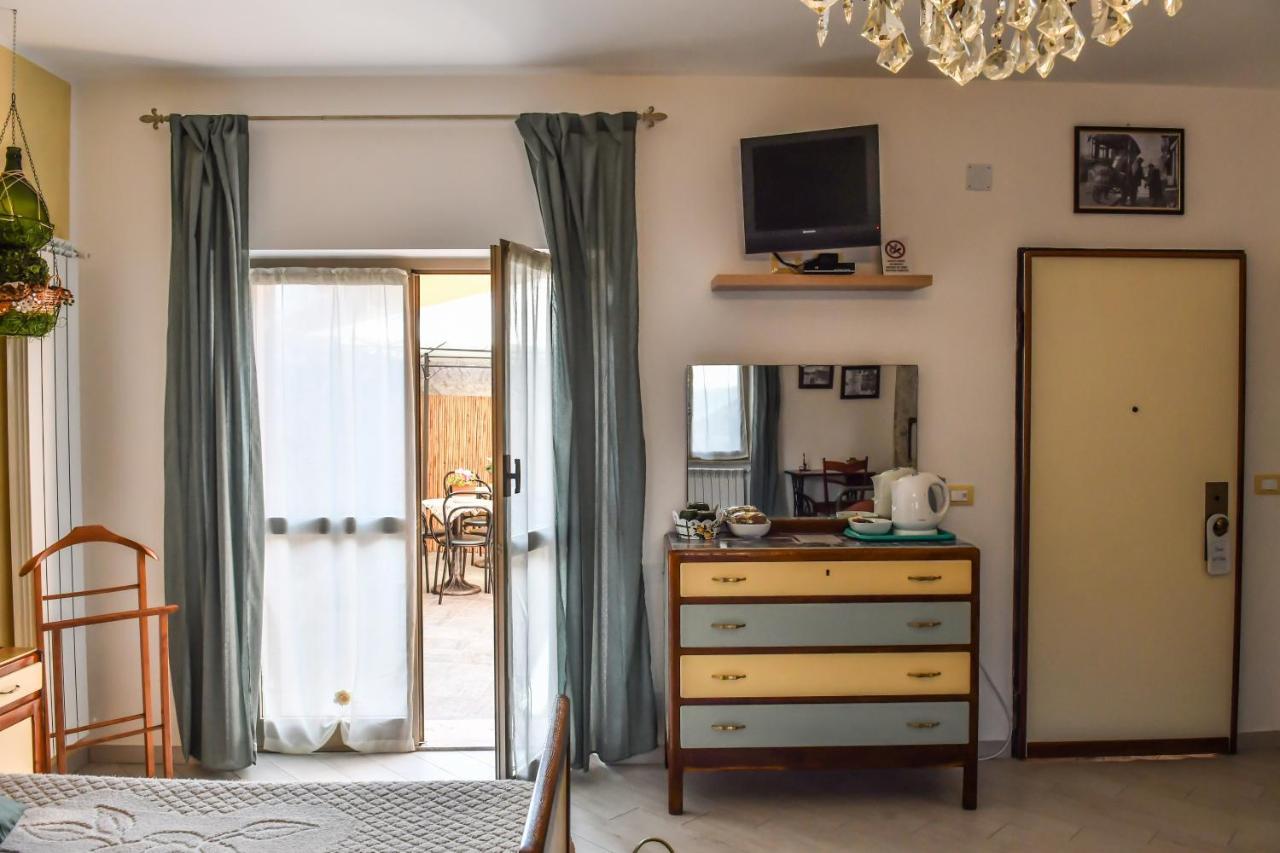 La Terra Di Mingo Bed & Breakfast Vado Ligure Eksteriør bilde